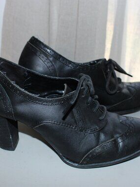 Vintage Aigner Black Lace Up Colonial Witch Shoes Women's 6 1/2